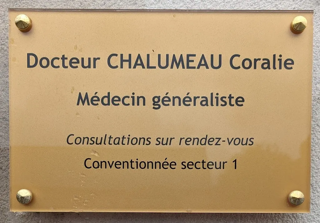 Dr Coralie Chalumeau_Livré-sur-Changeon_slider_bild_1
