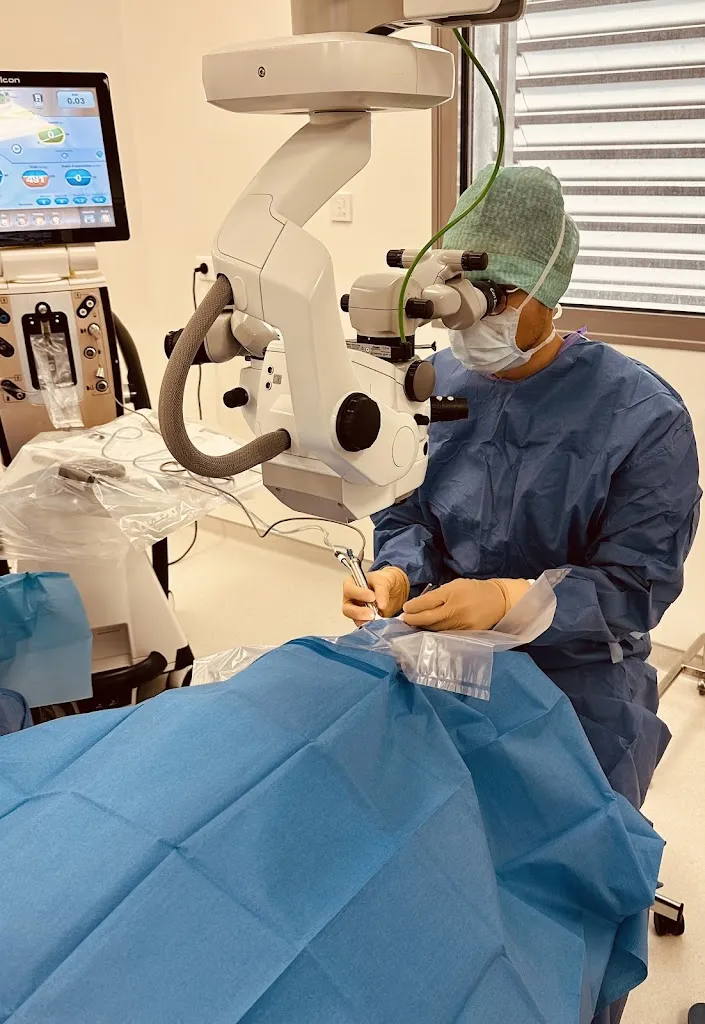 Docteur LE Ludovic - Operation laser - Chirurgie refractive Myopie LASIK SMILE PKR - Cataracte - Blepharoplastie - Retine_Chartres_slider_imagen_1