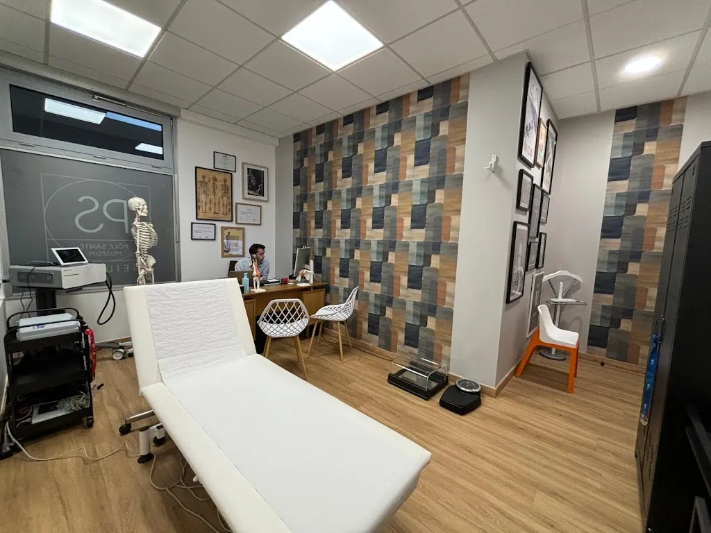 Dr Besson Maxence doctor en Buellas
