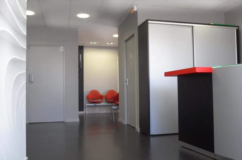 Dental Practice Doctors Nardi and Sosin_Montois-la-Montagne_slider_imagen_1
