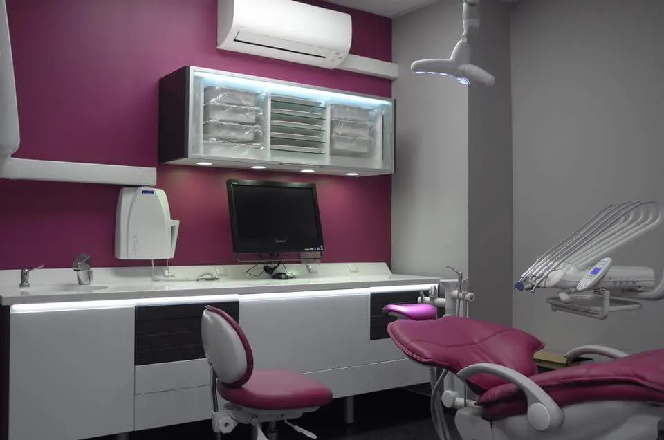 Dental Practice Doctors Nardi and Sosin_Montois-la-Montagne_slider_imagen_2