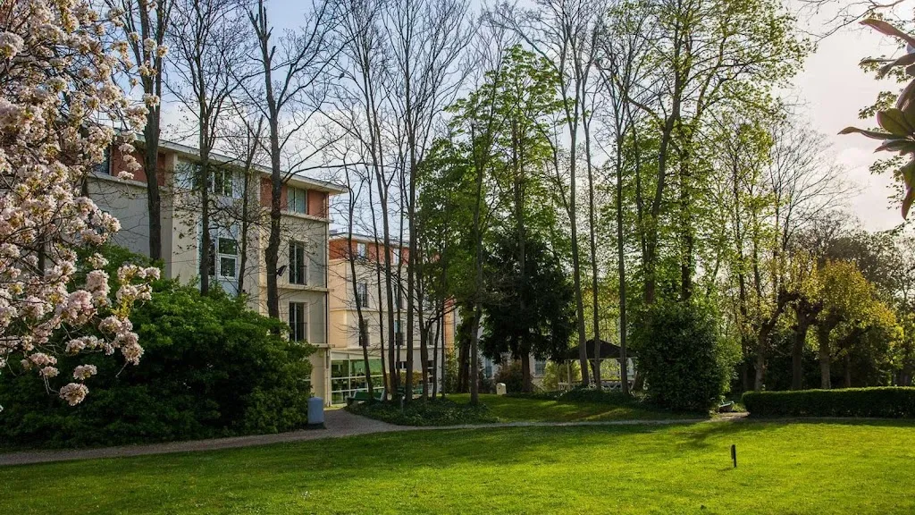Maison de Santé de Nogent sur Marne Arzt in Nogent-le-Bas