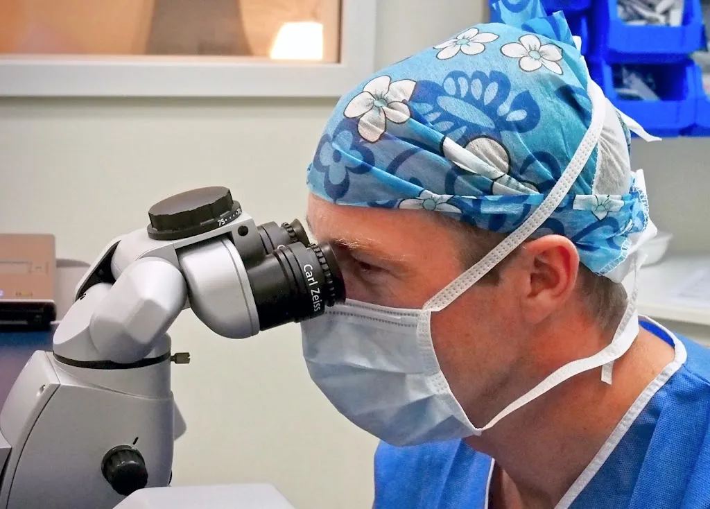 Dr Cédric Grasswill - Chirurgien ophtalmologue, chirurgie réfractive Arzt in Vendenheim