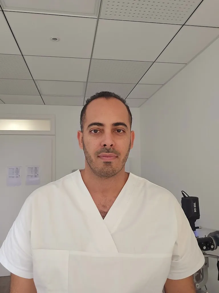 Dr Oussama Abdelhamid BENBOUZIANE - Ophtalmologue Arzt in Challex