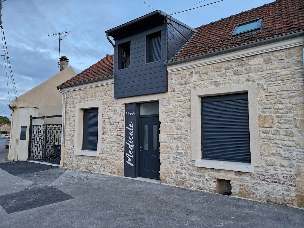 Toinon Emmanuelle Arzt in Athies-sous-Laon