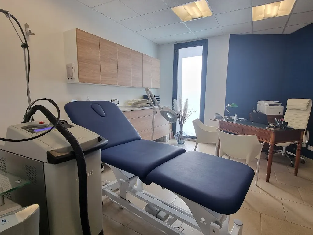 Dr Elodie Provost - Médecin esthétique, acide hyaluronique, laser médical esthétique, épilation laser - Châtillon, Paris 7_Châtillon_slider_bild_1
