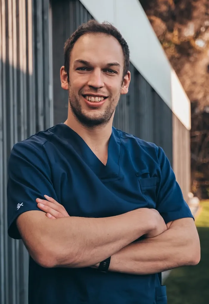 Dr Julien Six