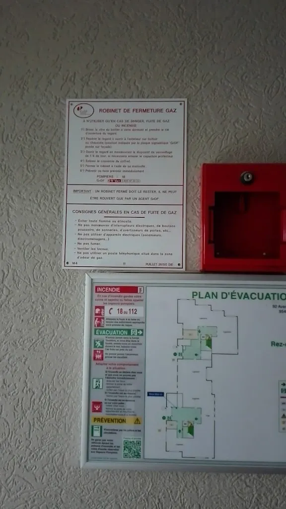 ARAMBOUNOU TOMBE Arzt in Arnouville