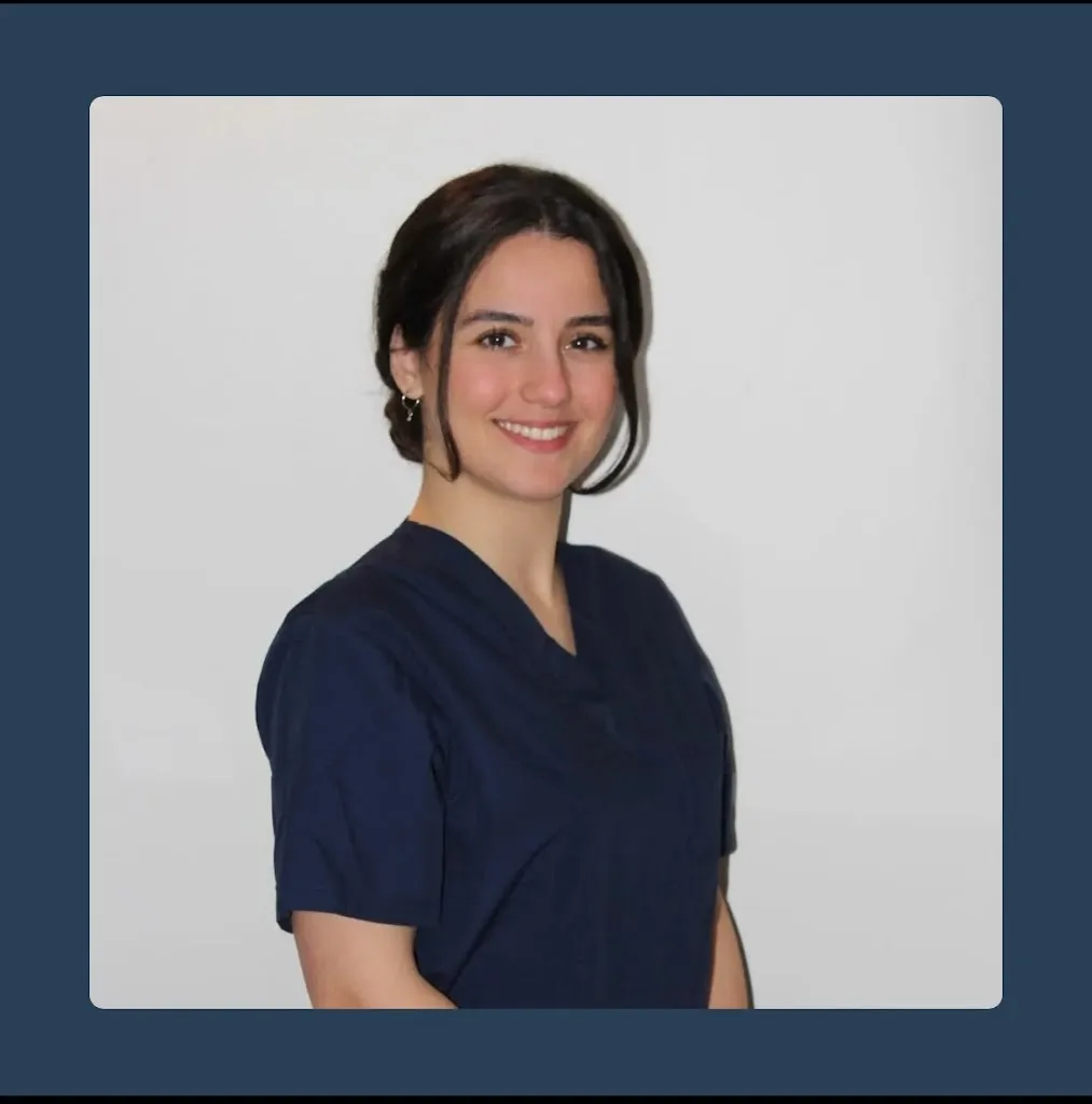 Dr. Selin GÜNEY – Chirurgien oral spécialiste – Implant dentaire • Greffe osseuse • Dents de sagesse_Arnouville_slider_bild_1