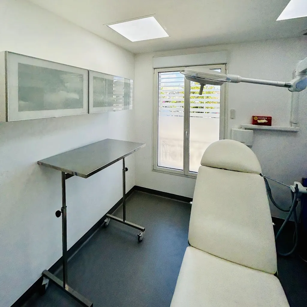 Dr. Selin GÜNEY – Chirurgien oral spécialiste – Implant dentaire • Greffe osseuse • Dents de sagesse_Arnouville_slider_bild_3