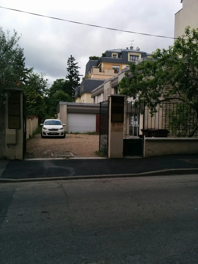 Groupe Médical Rabelais doctor in Chelles