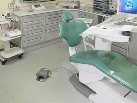 Dr Perdigeon pratique l'orthodontie - Dr Guillon pratique l'implantologie_Caumont-l'Éventé_slider_bild_1