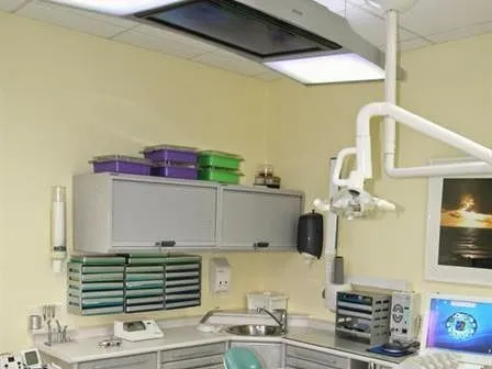 Dr Perdigeon pratique l'orthodontie - Dr Guillon pratique l'implantologie_Caumont-l'Éventé_slider_bild_2