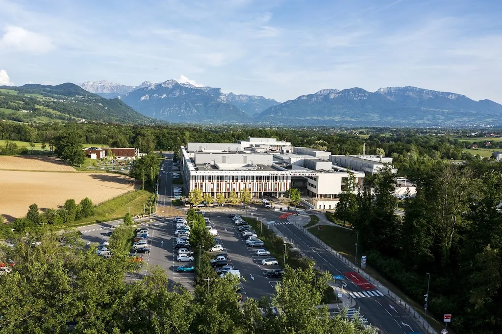 Chal - Hospital Center Alpes Léman_Contamine-sur-Arve_slider_image_1