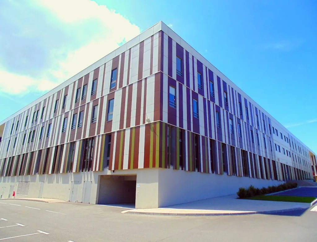 Chal - Hospital Center Alpes Léman_Contamine-sur-Arve_slider_image_3