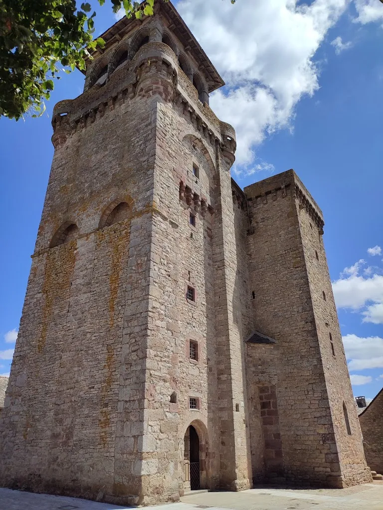 Église fortifiée de Sainte-Radegonde_Sainte-Radegonde_slider_image_1