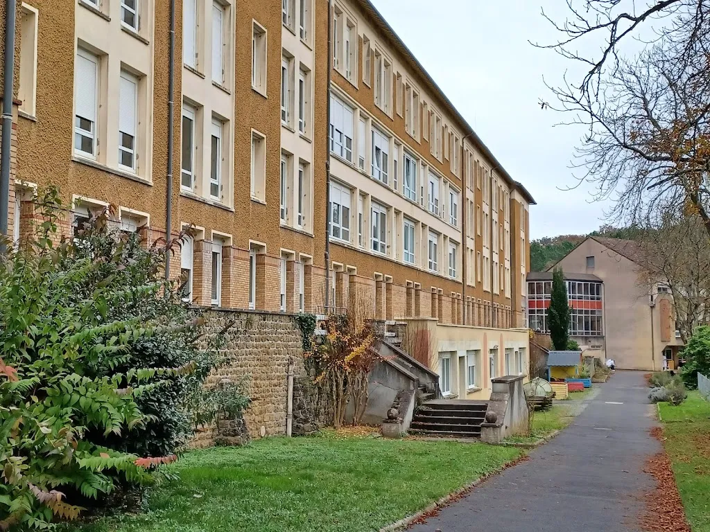Sosan, Soins Médicaux Et De Réadaptation, Ex-Centre Médical François Gallouédec doctor en Parigné-le-Pôlin