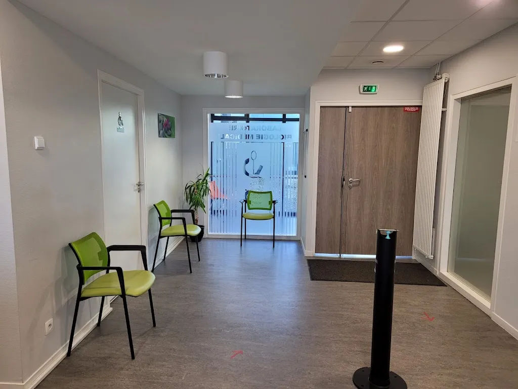 Laboratoire d'Analyses Médicales SYNLAB NORMANDIE MAINE - Villaines-la-Juhel doctor en Villaines-la-Juhel