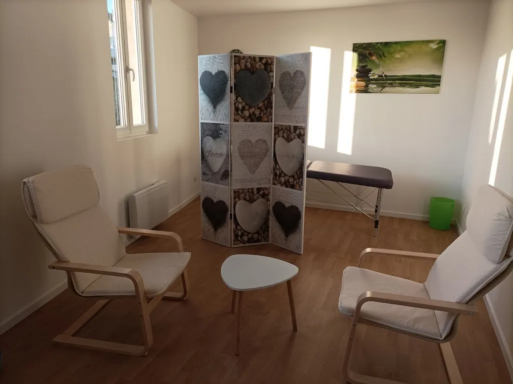 Camille REDION - Sophrologue - Praticienne en sexothérapie - Massage bien-être - THIERS_Escoutoux_slider_image_1