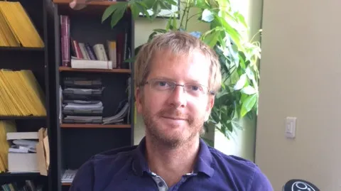 Dr David Court
