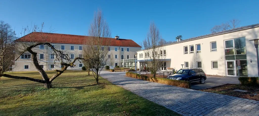 Peter Stech_LAKUMED clinics Castle Clinic Rottenburg_Rottenburg an der Laaber_reseña