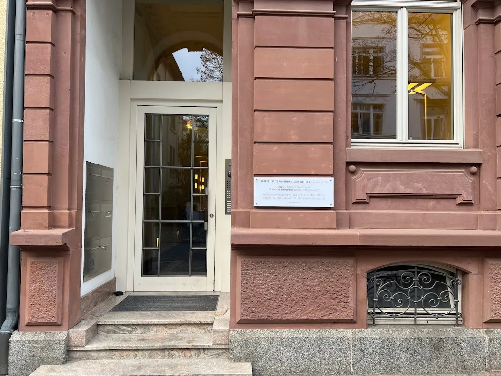 Herr Dr. med. univ. Emanuel Lipinski Arzt in Valley