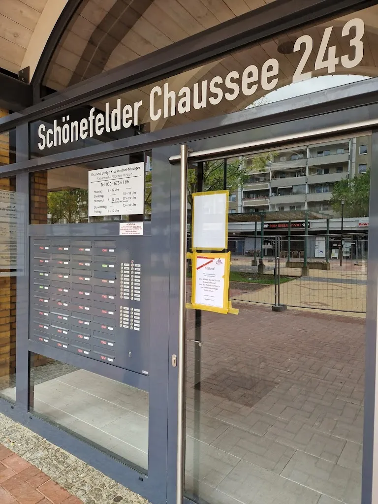 Frau Dr. med. Evelyn Klüssendorf-Mediger_Altglienicke_slider_image_1