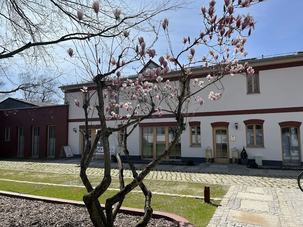 Praxisgemeinschaft Alt-Lübars- Dr. med. Barbara Kurzidim/Hausärztin; Dr. med. Stefanie Gestrich/Psychiatrie&Psychotherapie_Lübars_slider_image_1