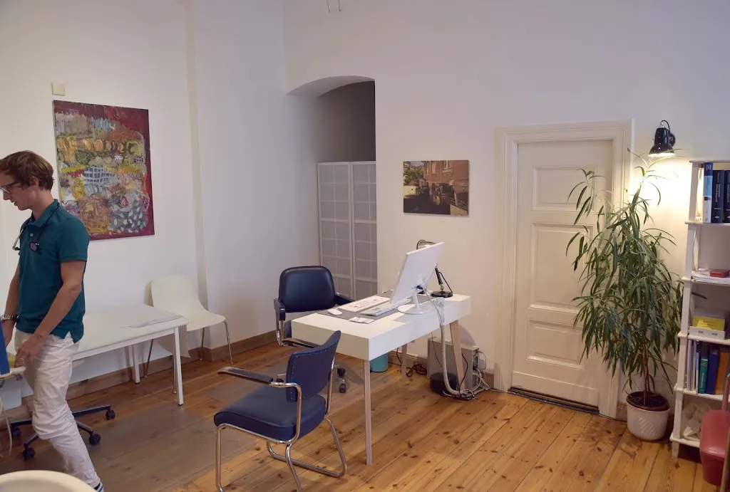 Hausarzt Schöneberg - Dr. med. Till Brand und Dr. med. Christina Funiok_Schöneberg_slider_image_2
