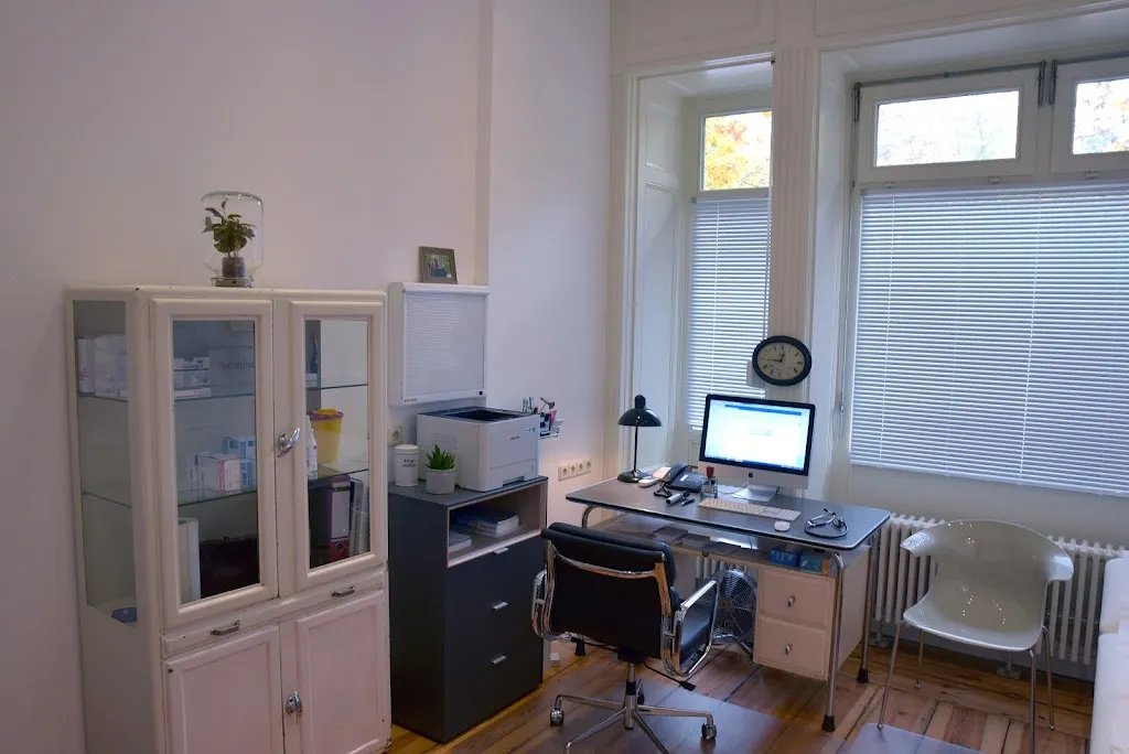 Hausarzt Schöneberg - Dr. med. Till Brand und Dr. med. Christina Funiok_Schöneberg_slider_image_3