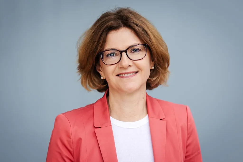 Dr. med. Nora Becker, Fachärztin für Psychiatrie und Psychotherapie_Staaken_slider_imagen_1