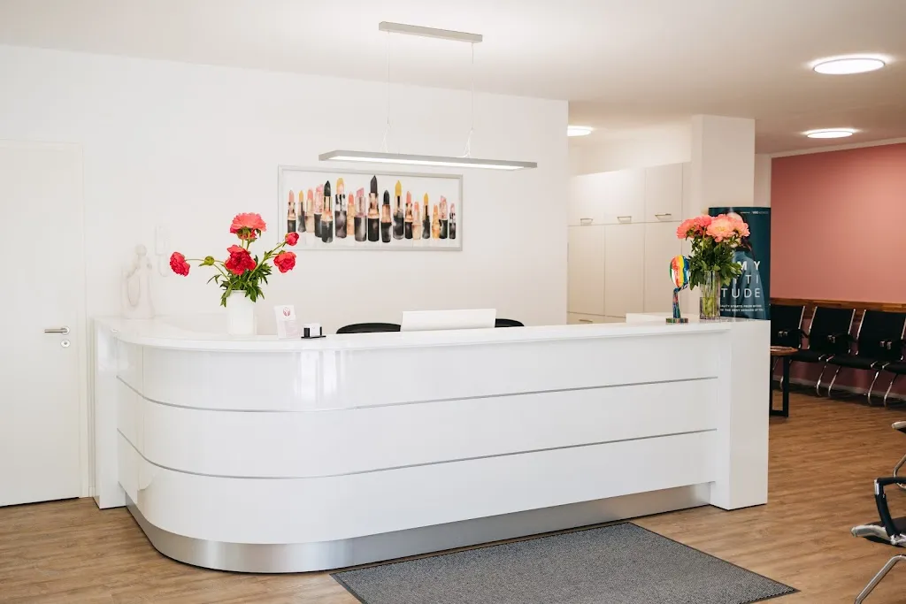 Hautärztin Anna Beyer | Praxis für Dermatologie, Ästhetik & Kosmetik in Hennigsdorf doctor in Hennigsdorf