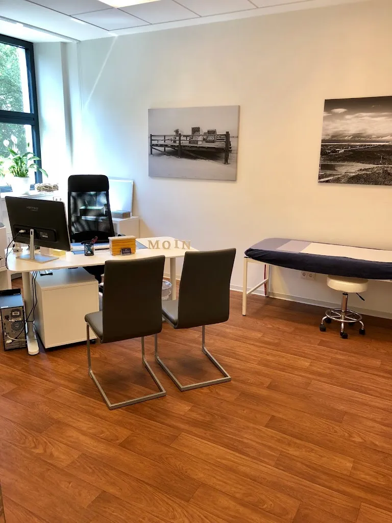 Die Hausärzte - Dr. med. Oliver Nieß, Dr. med. Birgit Lorenz, Tatjana Knorr, Amrei Kampmann, Simon Hampe_Bremerhaven_slider_image_1