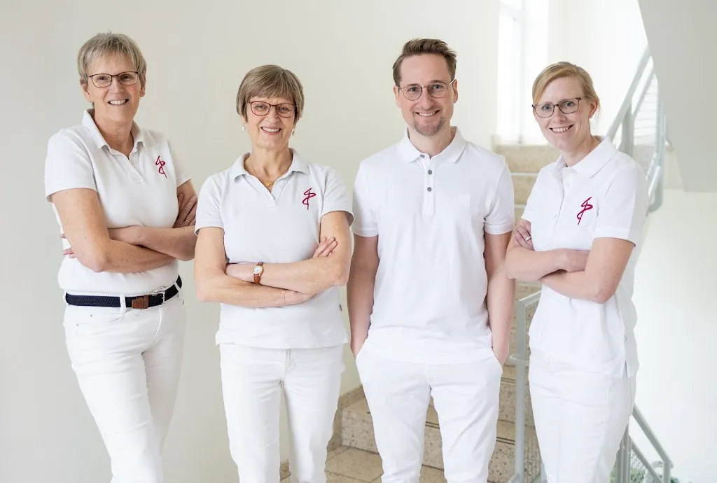 Hausarztpraxis Stedinger Tor - Dr. med. Felix Ernst & Dr. med. Birte Waßmann & Dr. med. Claudia Ewel_Hude_slider_image_1