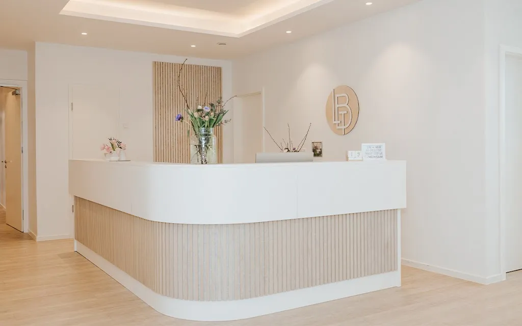 Dermatologie im Apfelgarten | Hautarzt in Neu Wulmstorf | Leonie Bluhm & Tatjana Bobylev