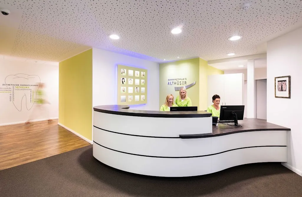 Dentalzentrum Emsland | Zahnarztpraxis Sandra Althüser_Niederlangen_slider_bild_1