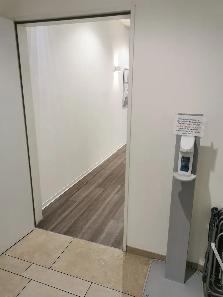 Jüri GT1_Hausarztpraxis am Rathenauplatz_Heilbronn_reseña