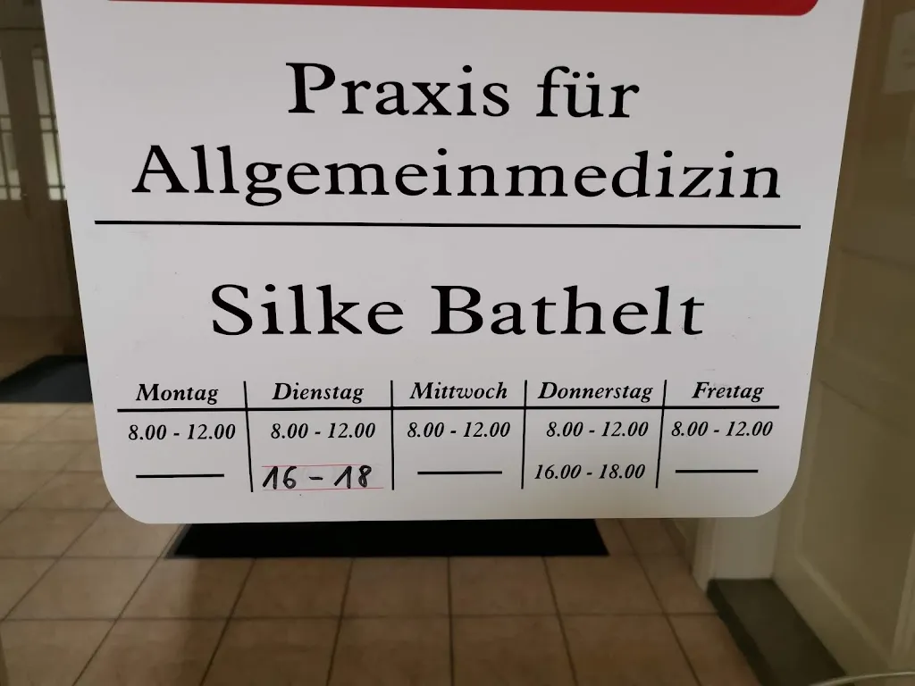 Dipl.-Med. Silke Bathelt médecin à Groß Laasch