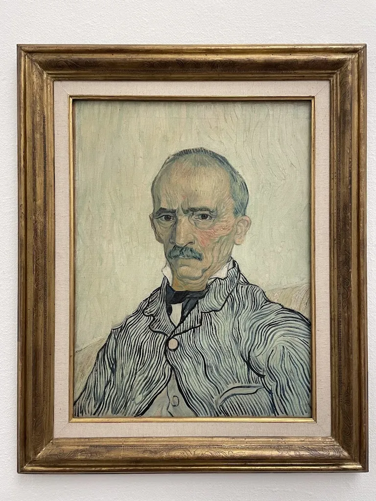 Austin Yang_Allgemeinarztpraxis Dres. Warkuß & Späth_Rot_recensione