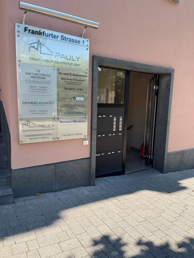 KRONBERG AESTHETICS - Dr. Gündogan & Kollegen_Kronburg_slider_image_3