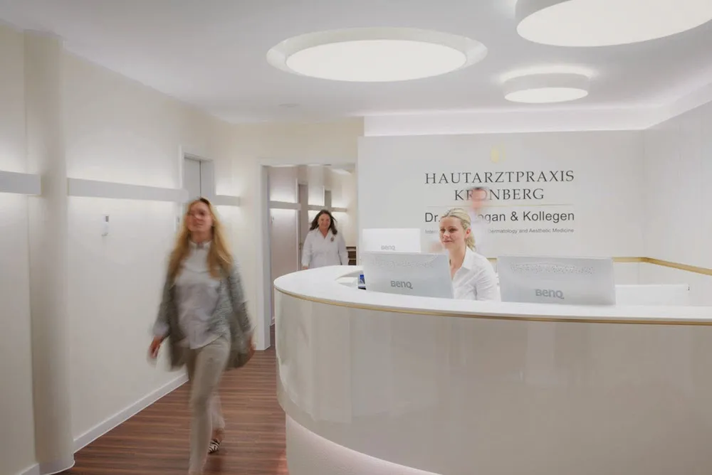 HAUTARZTPRAXIS KRONBERG | Dr. Gündogan & Kollegen_Kronburg_slider_imagen_1