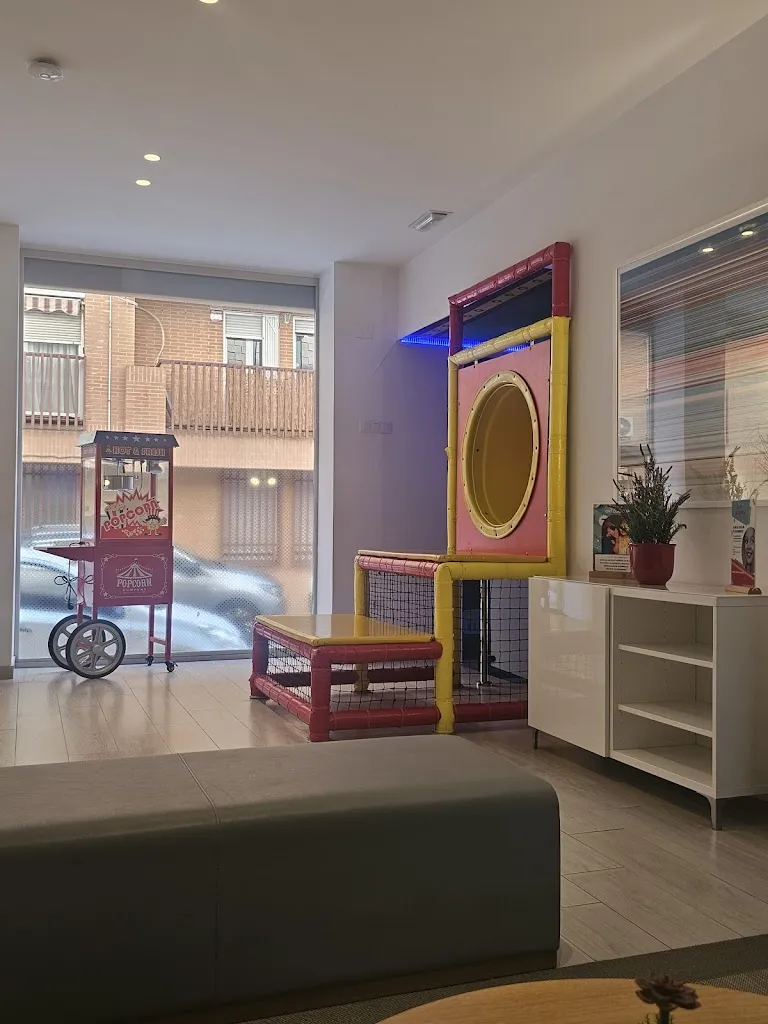 Branz Ortodoncia. Clínica dental in Paterna