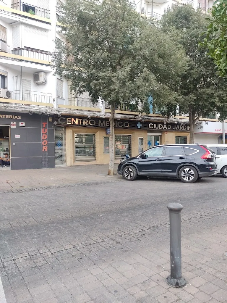 Centro Médico "Ciudad Jardín" in Mezquita de Jarque