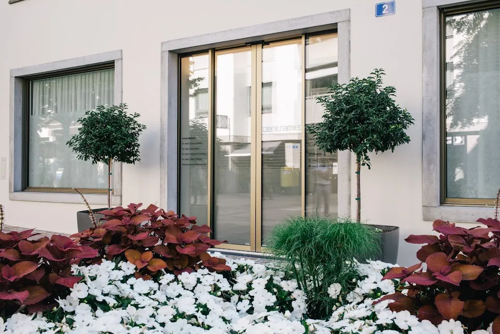 Sanacare Gruppenpraxis Riehen Dorfplatz doctor en Riehen