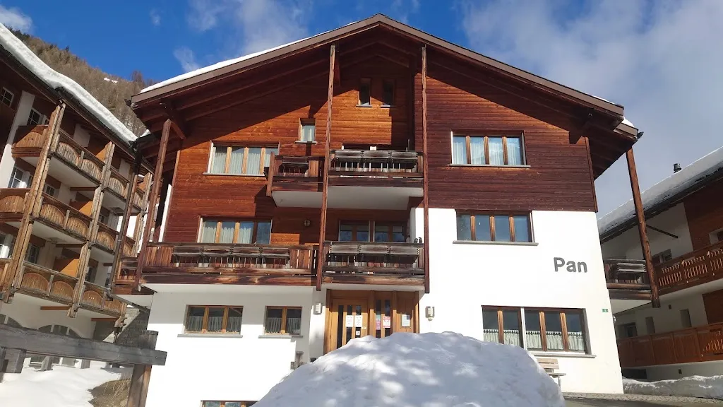 Arztpraxis Saas-Fee, Dr. Stephanie Kuonen und Dr. Stefan Kuonen_Putz_slider_imagen_1