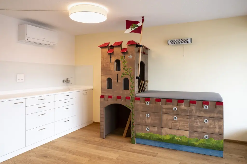 Burgpraxis, Dr. med. Nora Rufener und Dr. med. Maja Saurer, Kinder- und Jugendmedizin FMH