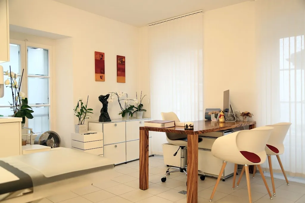 Mrs. Claudia Ricci Bovier Dermatologist_La Croix (Lutry)_slider_imagen_2