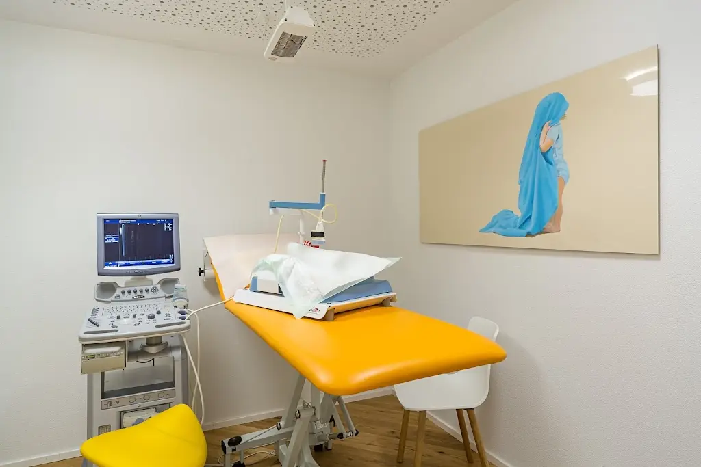 CHILD & YOUTH MEDICINE INTERLAKEN Dr. med. Anna Pirker Dr. med. Matthias Pirker_Gimmelwald_slider_imagen_3