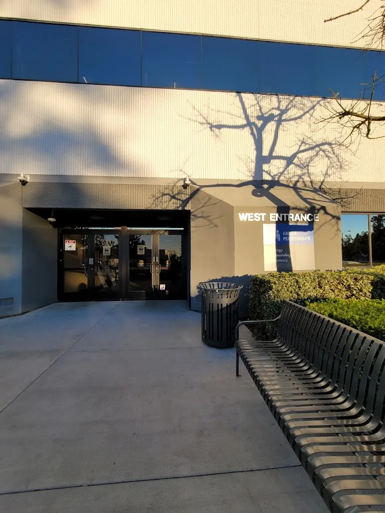 Cynthia Alvarez_Kaiser Permanente Crossroads Medical Offices_Avocado Heights, California_recensione