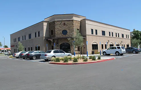 Dana Yan, DO doctor en Avalon, California